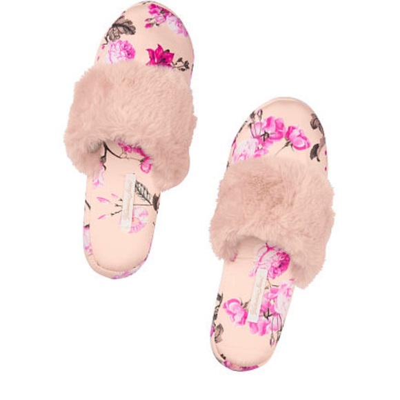 NWT Victoria’s Secret Signature SATIN Slippers - Picture 2 of 5